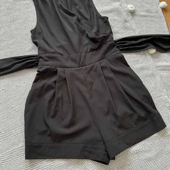 Guess ⎮ Black romper - Picture 5 of 9